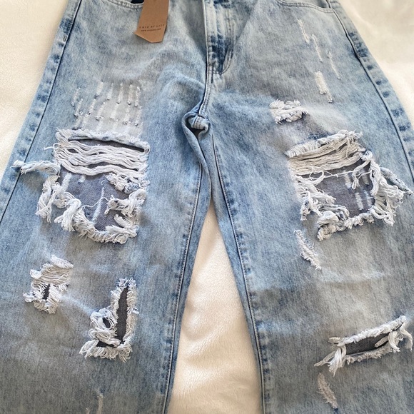 Rowdy distressed jeans - Picture 3 of 7